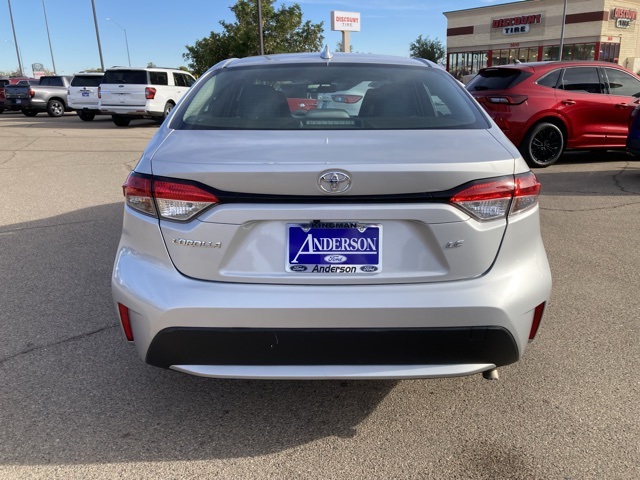 2022 Toyota Corolla LE photo 2