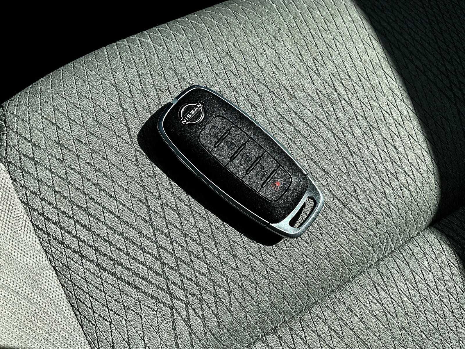 2025 Nissan Rogue SV photo 25