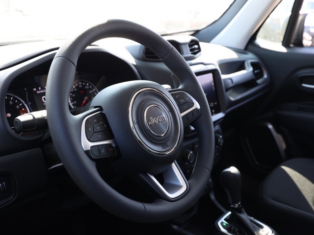 New 2023 Black Clear-Coat Exterior Paint Jeep Latitude image 13