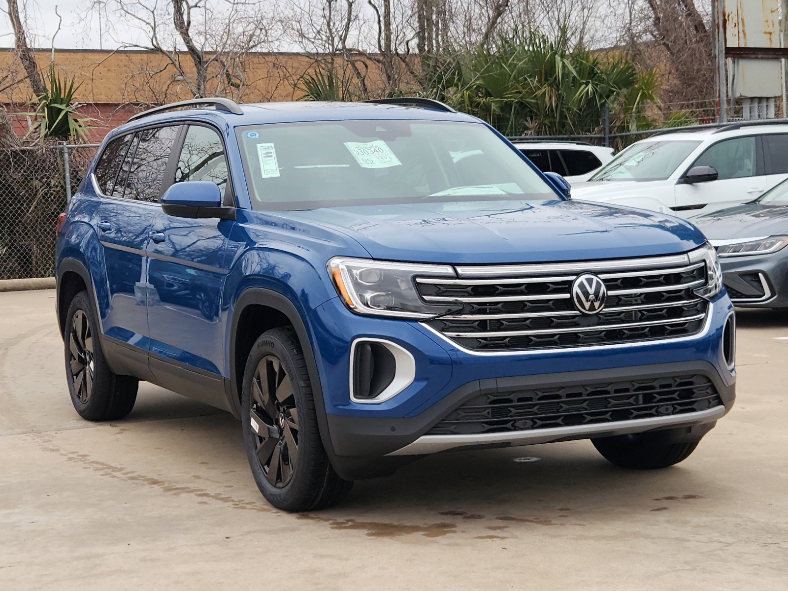 2025 Volkswagen Atlas SE Technology photo 2