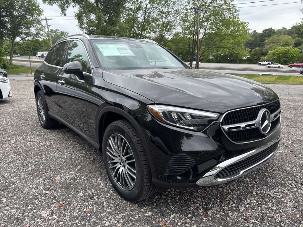 2025 Mercedes-Benz GLC Base's photo