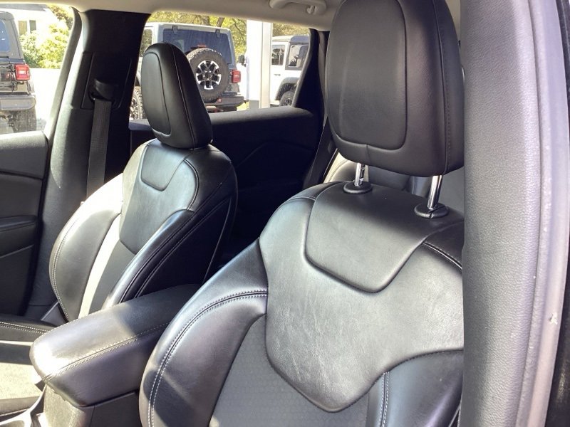 2020 Jeep Cherokee Altitude photo 14