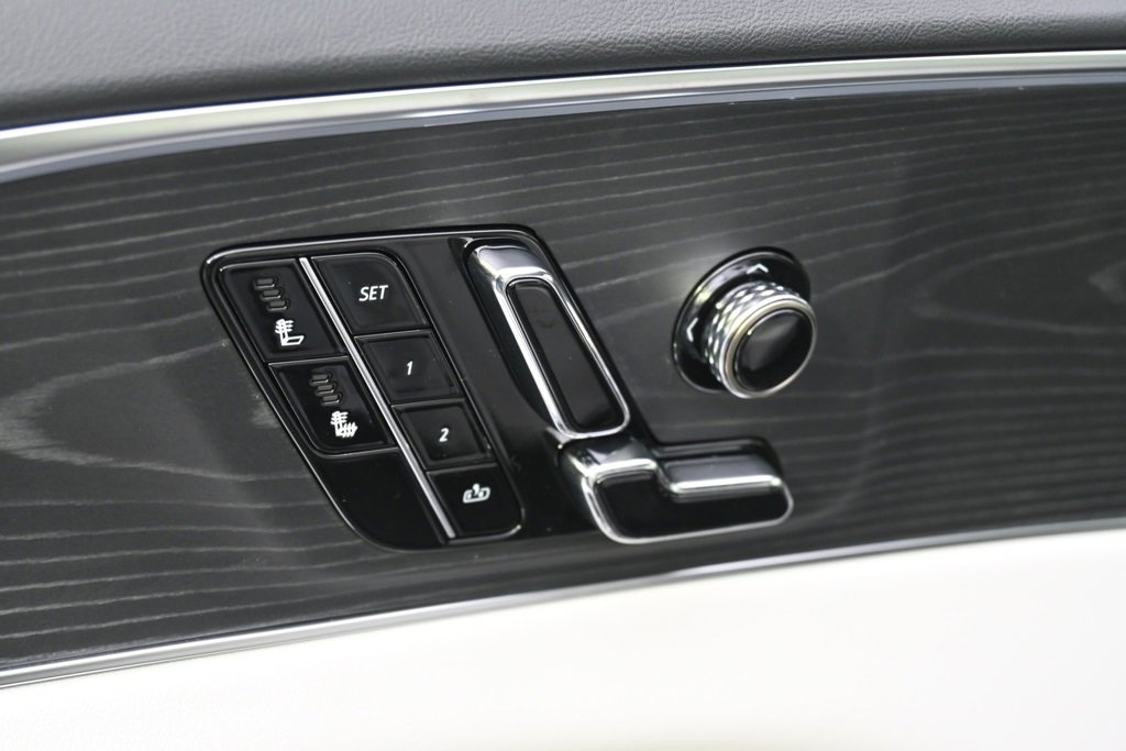 2025 Cadillac Lyriq Luxury photo 12