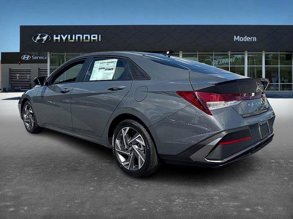 2025 Hyundai Elantra SEL Sport photo 4