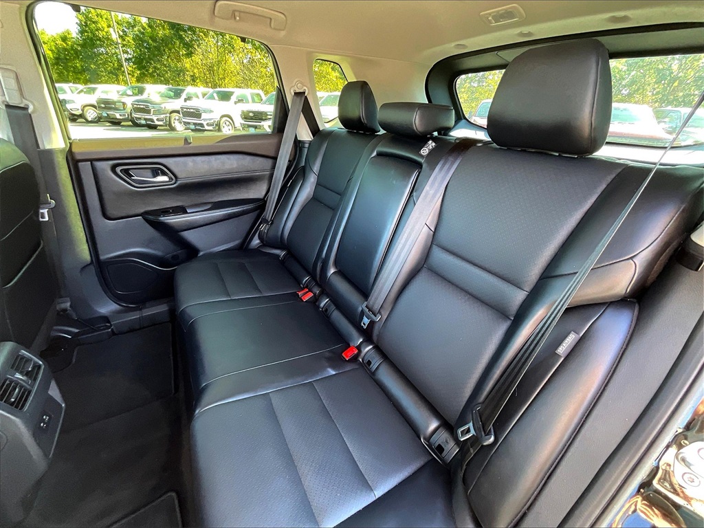2023 Nissan Rogue SV photo 14