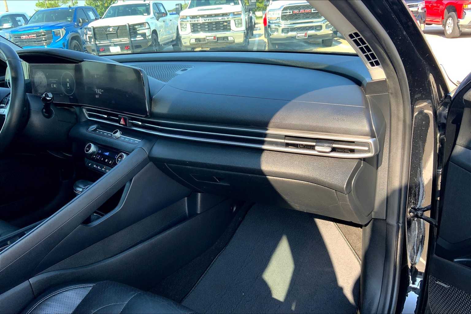 2021 Hyundai Elantra Limited photo 17