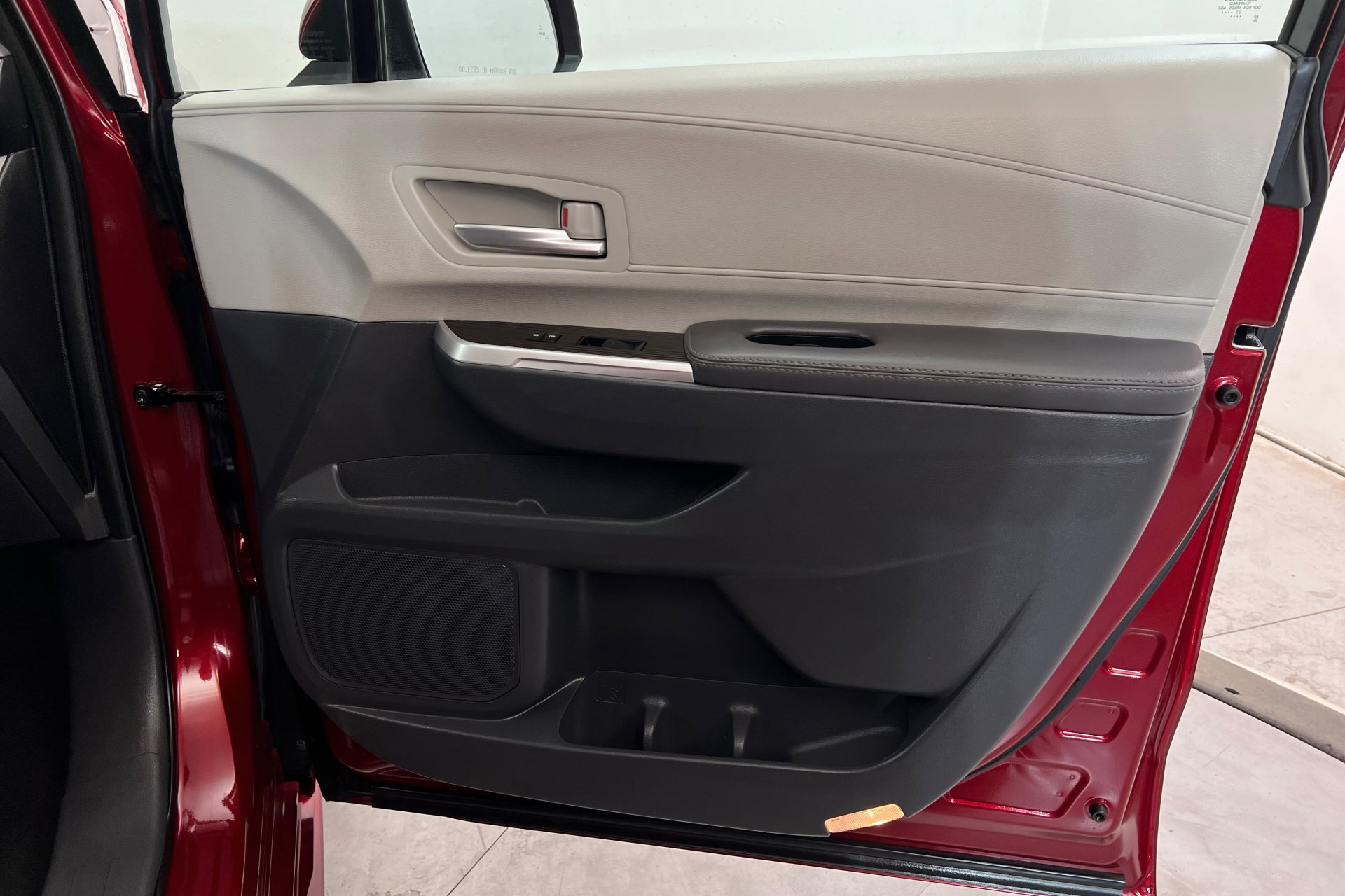 2023 Toyota Sienna XLE photo 22