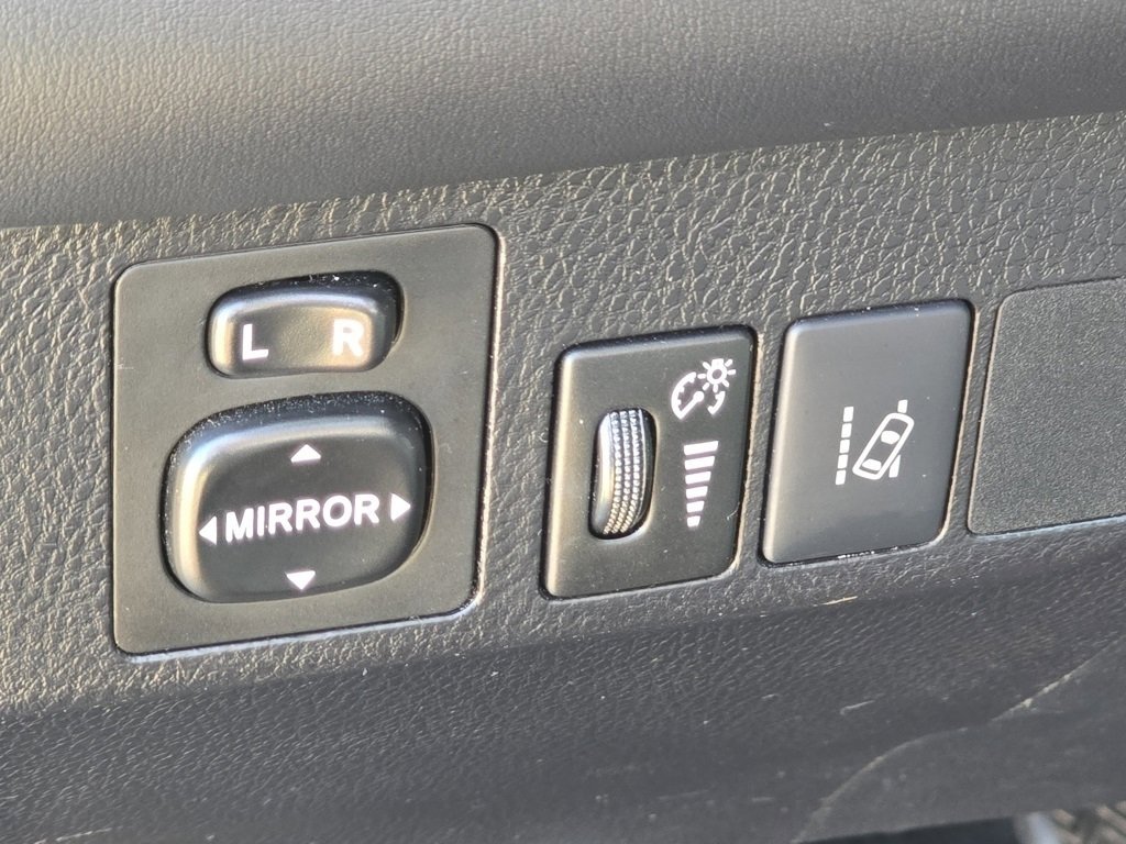 2017 Toyota RAV4 Limited photo 12