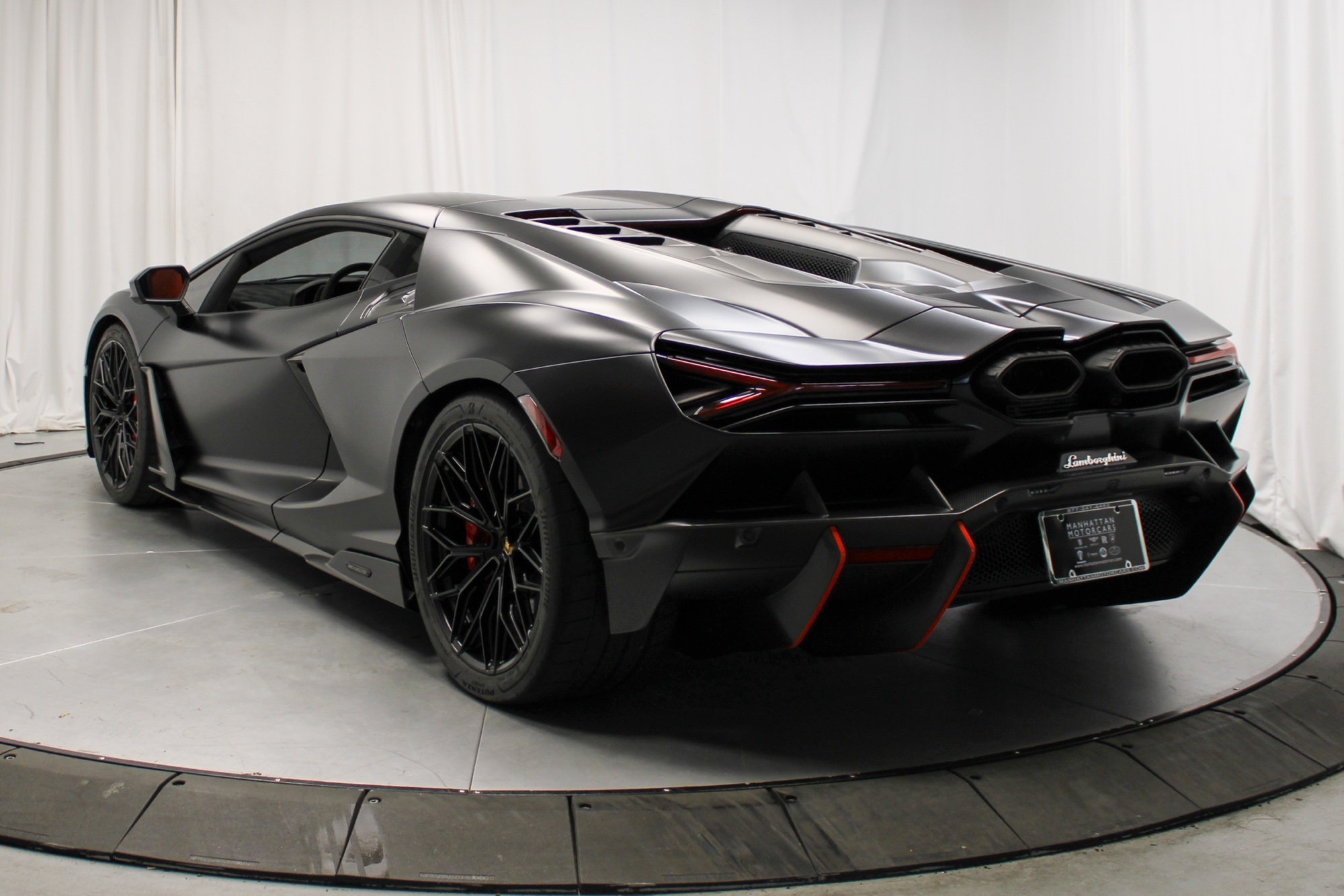 2025 Lamborghini Revuelto photo 3