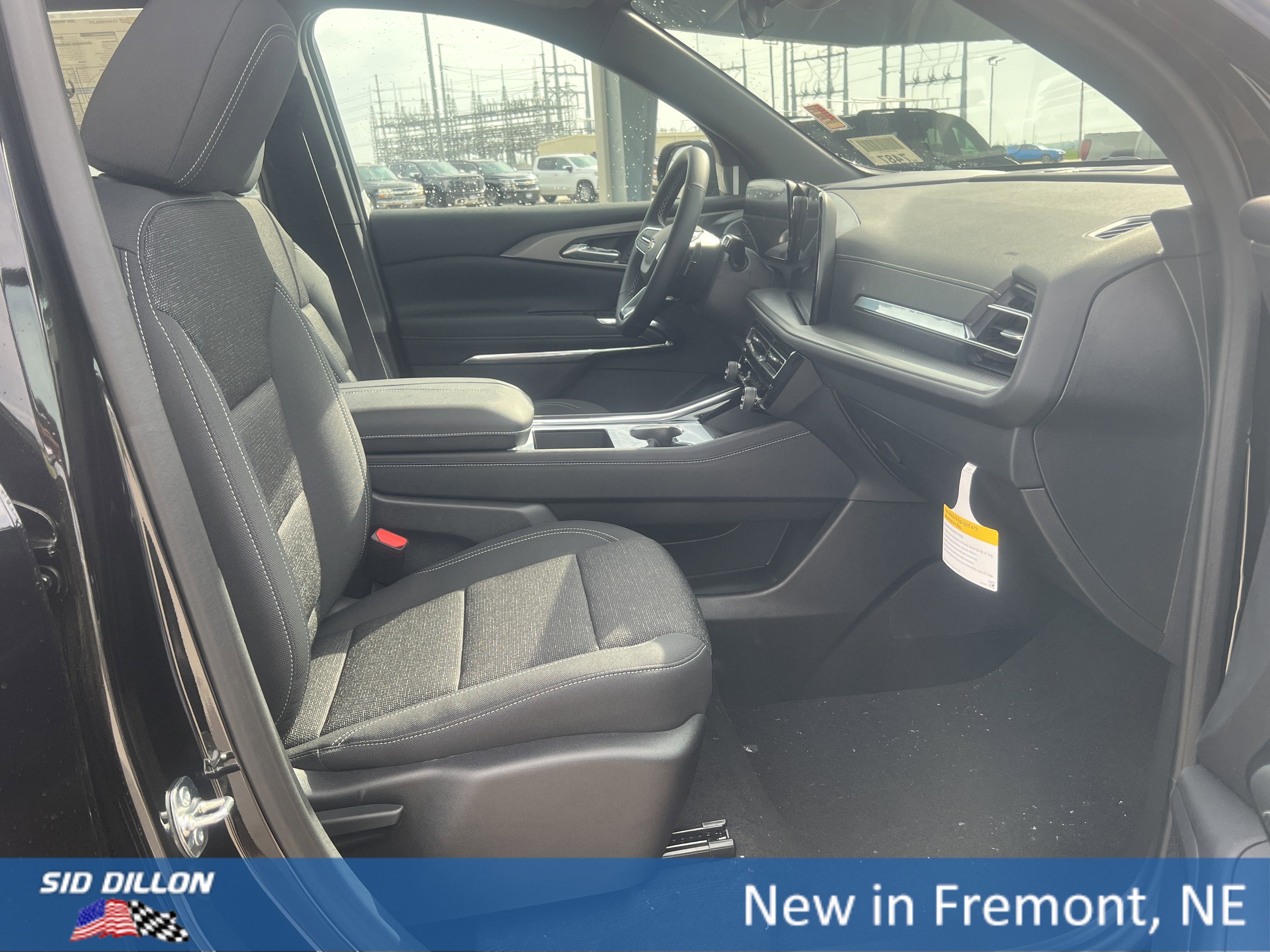 2025 Chevrolet Traverse photo 4