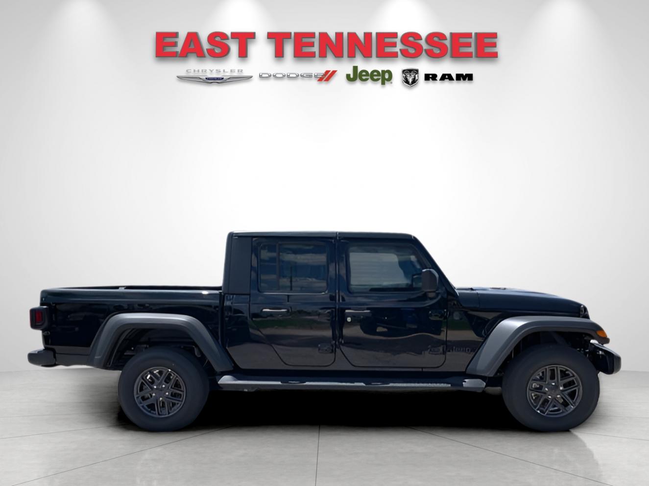 2025 Jeep Gladiator Sport S photo 2