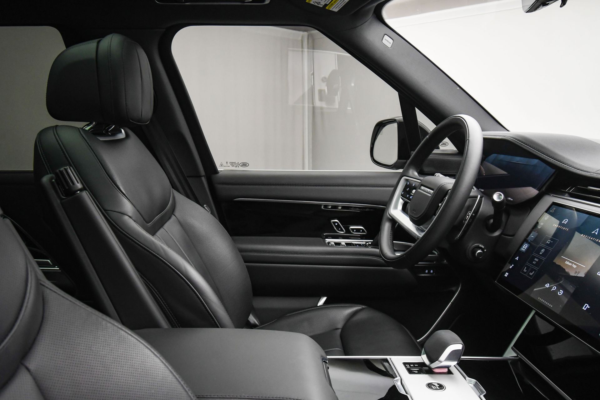 2025 Land Rover Range Rover SE photo 43