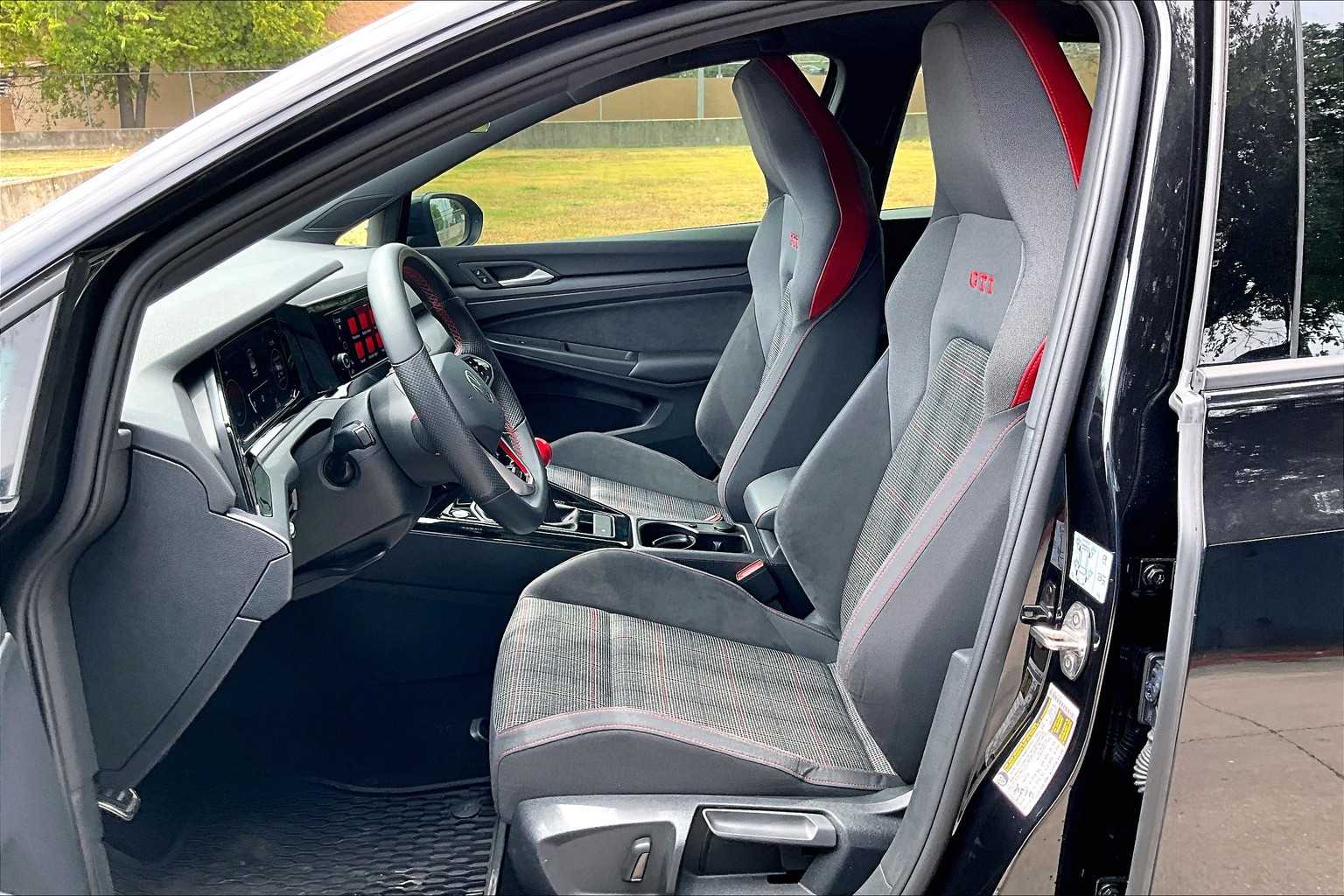 2024 Volkswagen Golf GTI 380 S photo 8