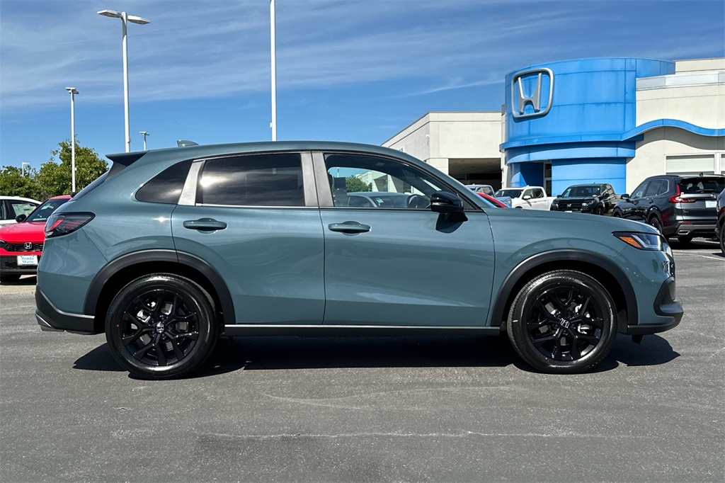 2025 Honda HR-V Sport photo 3