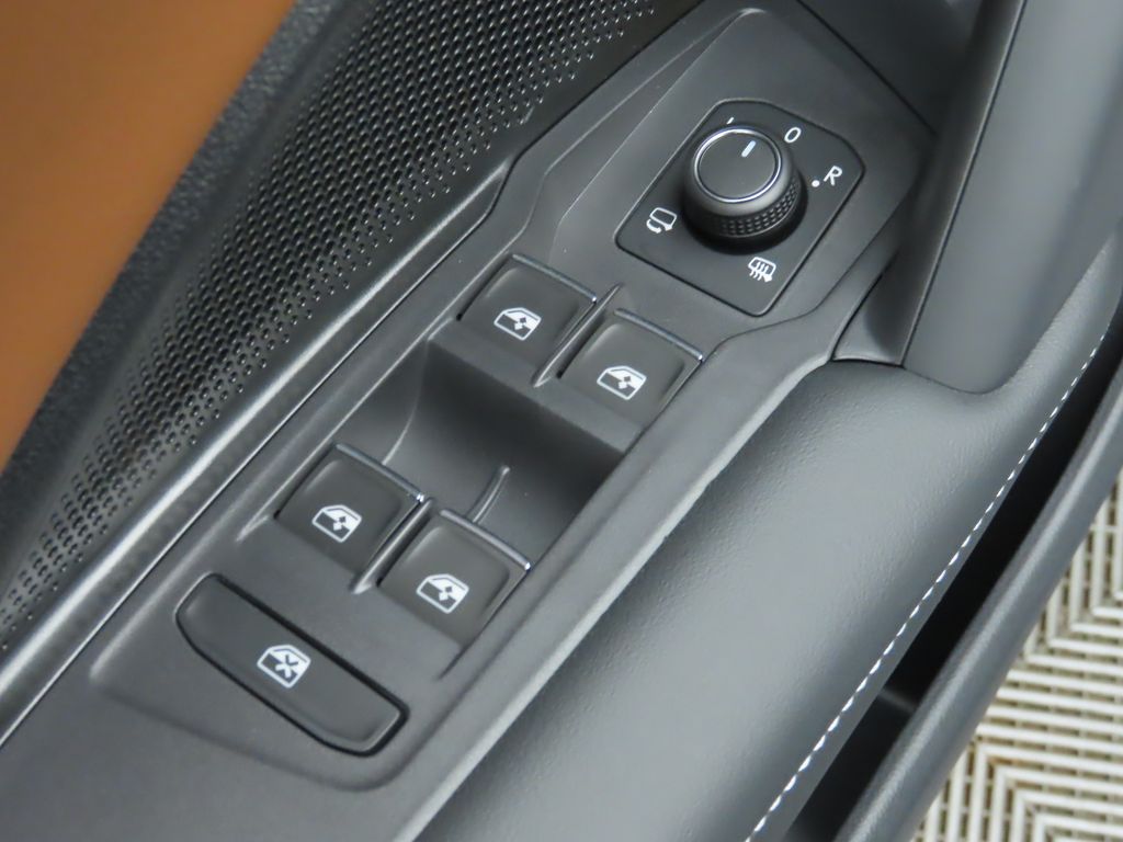 2025 Volkswagen Tiguan SEL R-Line Black photo 22