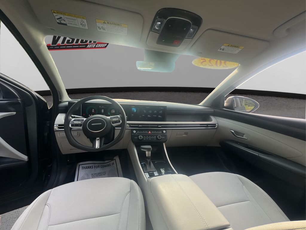 2025 Hyundai Tucson SE photo 19