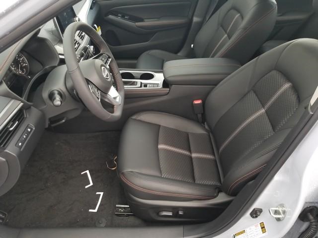2025 Nissan Altima SR photo 11