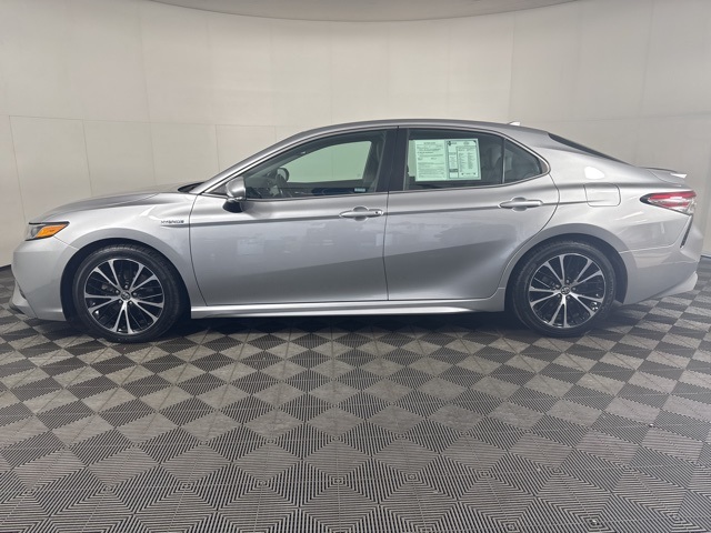 2019 Toyota Camry Hybrid SE photo 7
