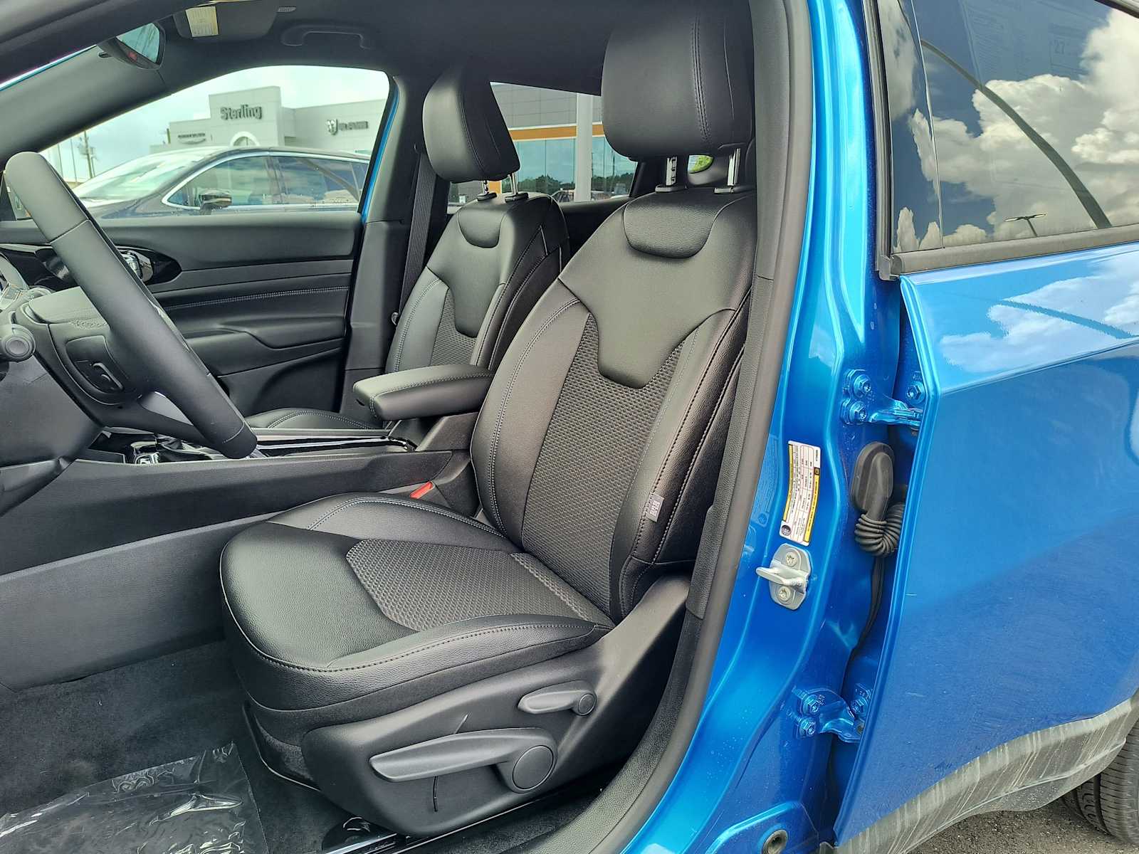 2025 Jeep Compass Latitude photo 2