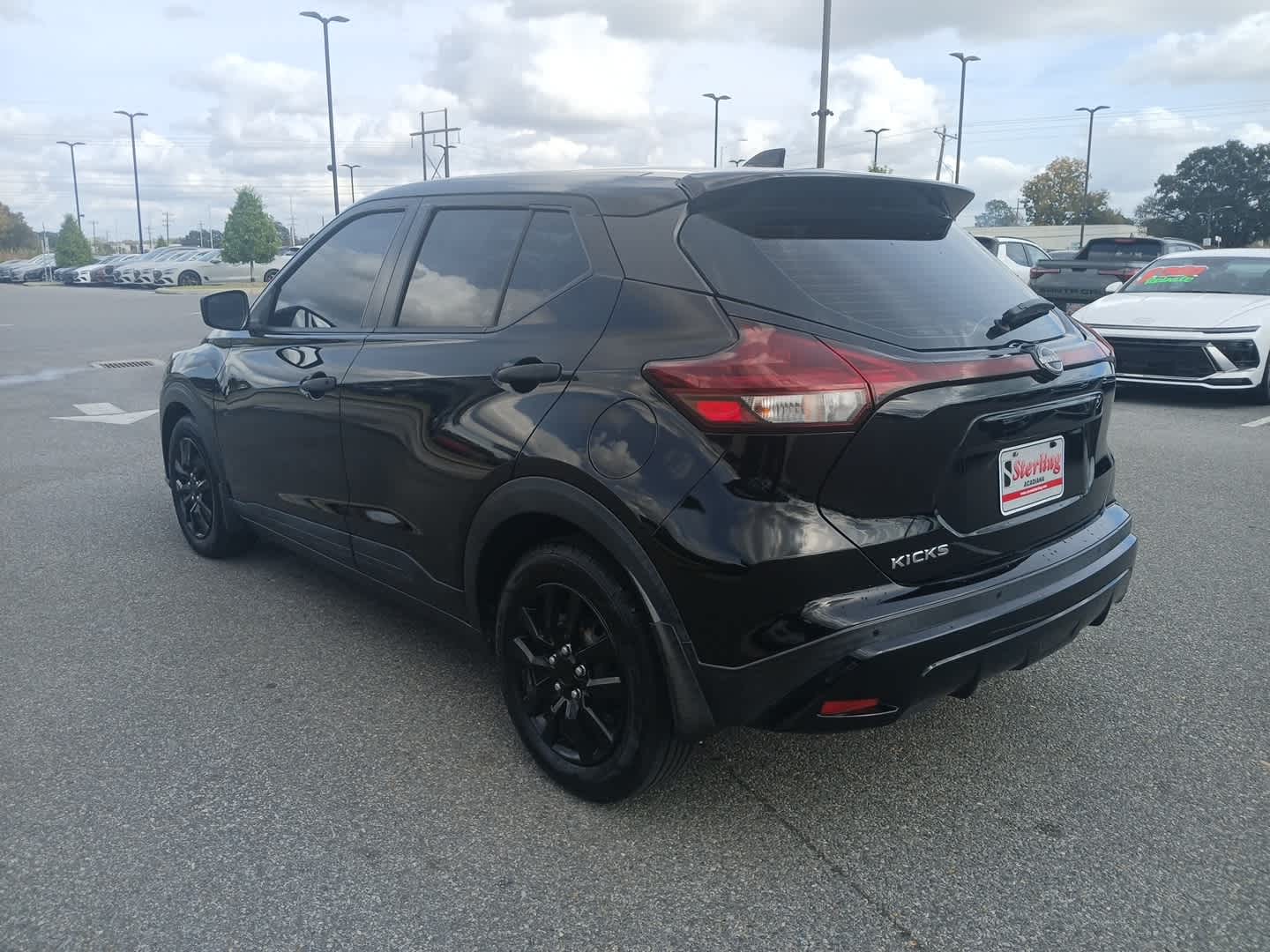 2022 Nissan Kicks S photo 2