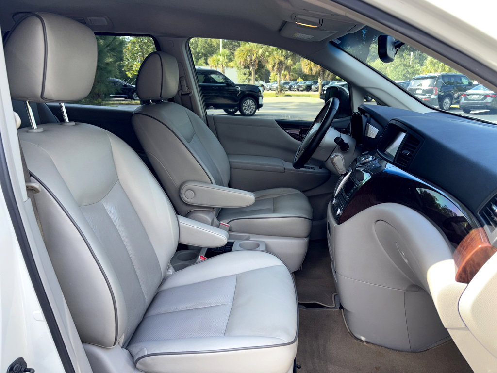 2015 Nissan Quest SL photo 11
