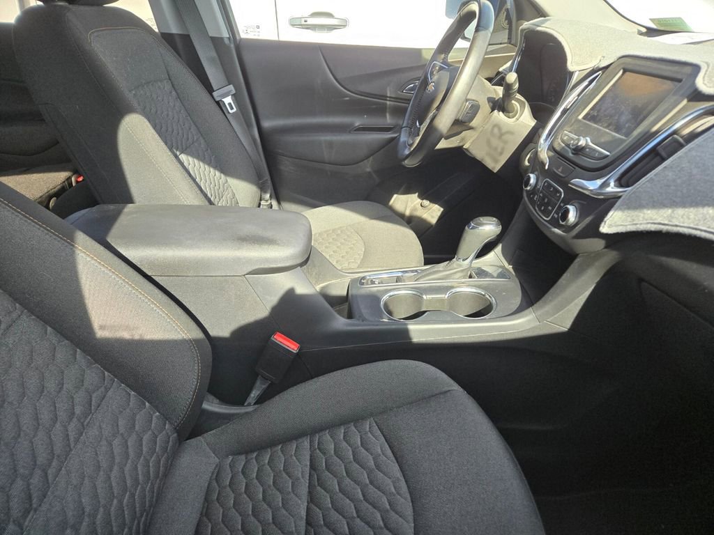 2020 Chevrolet Equinox LT photo 3