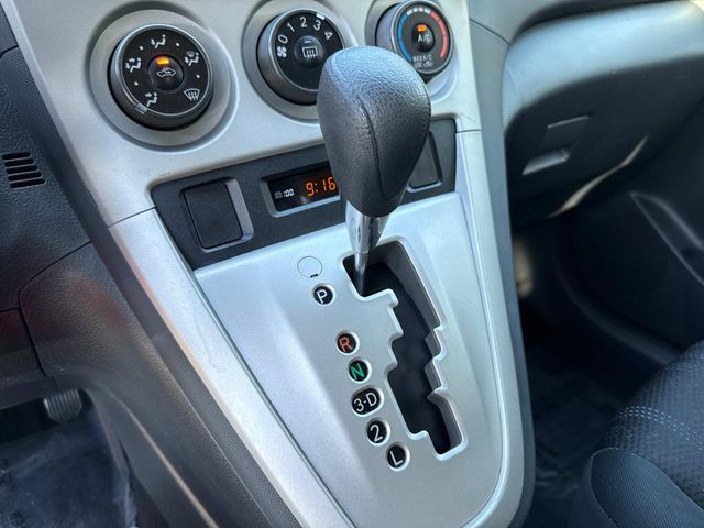 2012 Toyota Corolla Matrix L 4WD photo 27