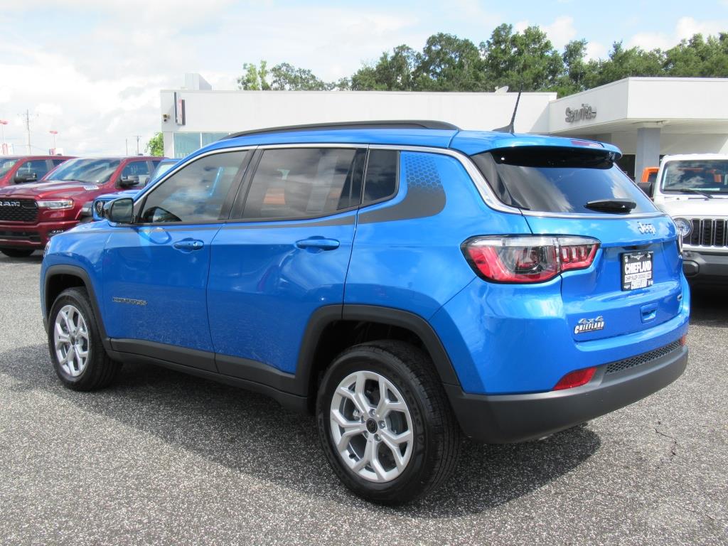 2025 Jeep Compass Latitude photo 4