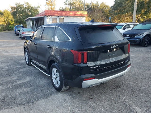 2024 Kia Sorento LX photo 4