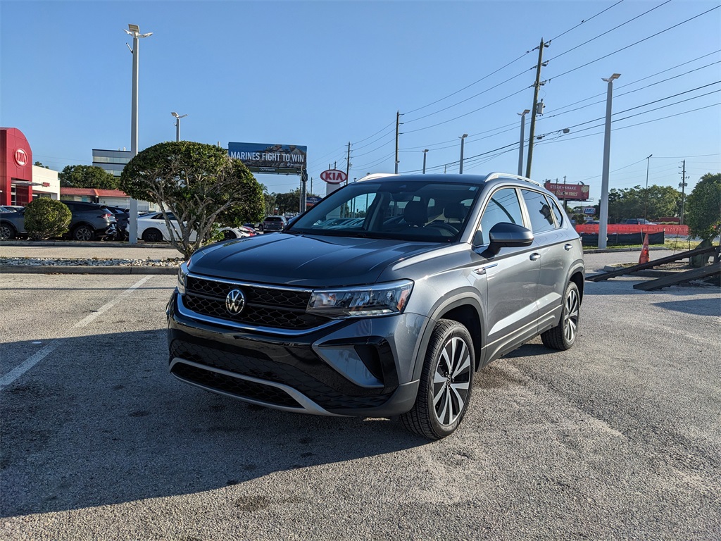 2024 Volkswagen Taos SE photo 3