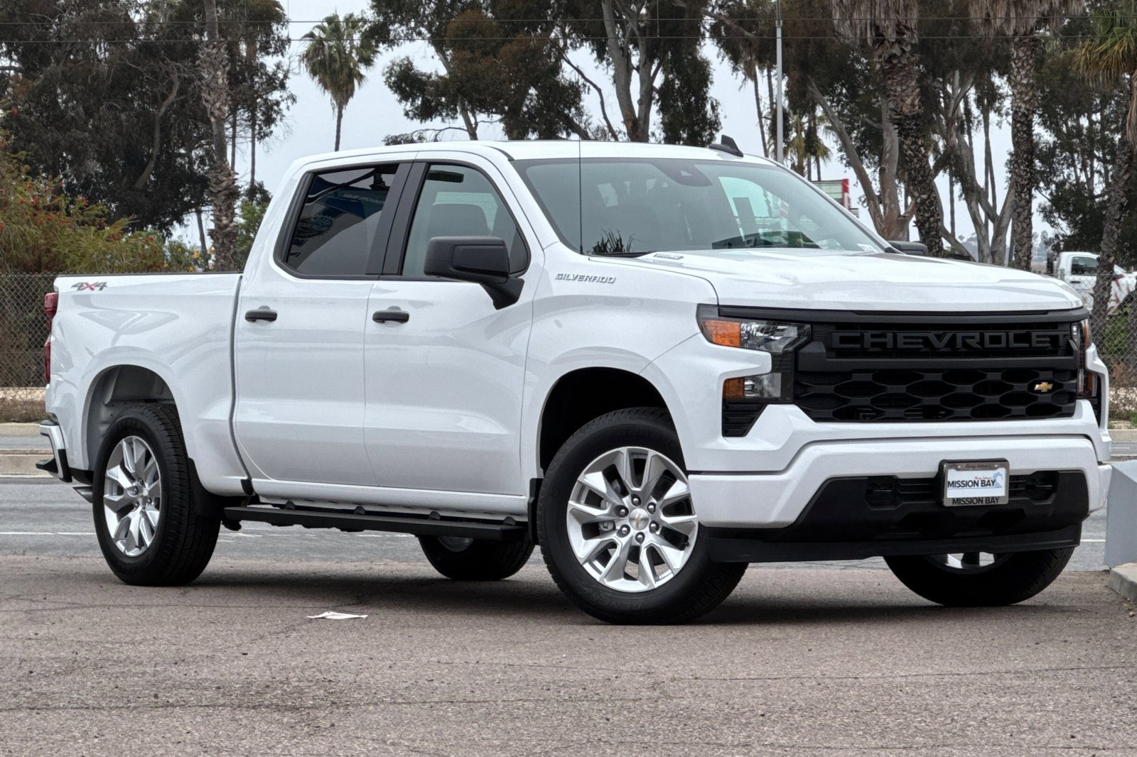 2025 Chevrolet Silverado 1500 Custom photo 2