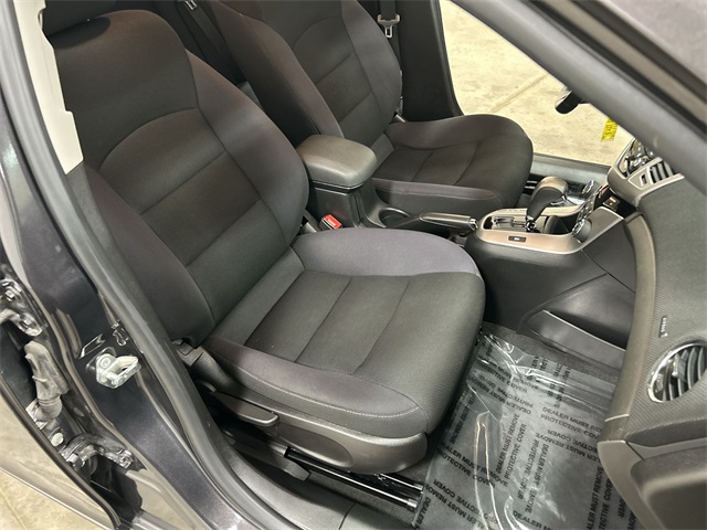 2015 Chevrolet Cruze photo 35