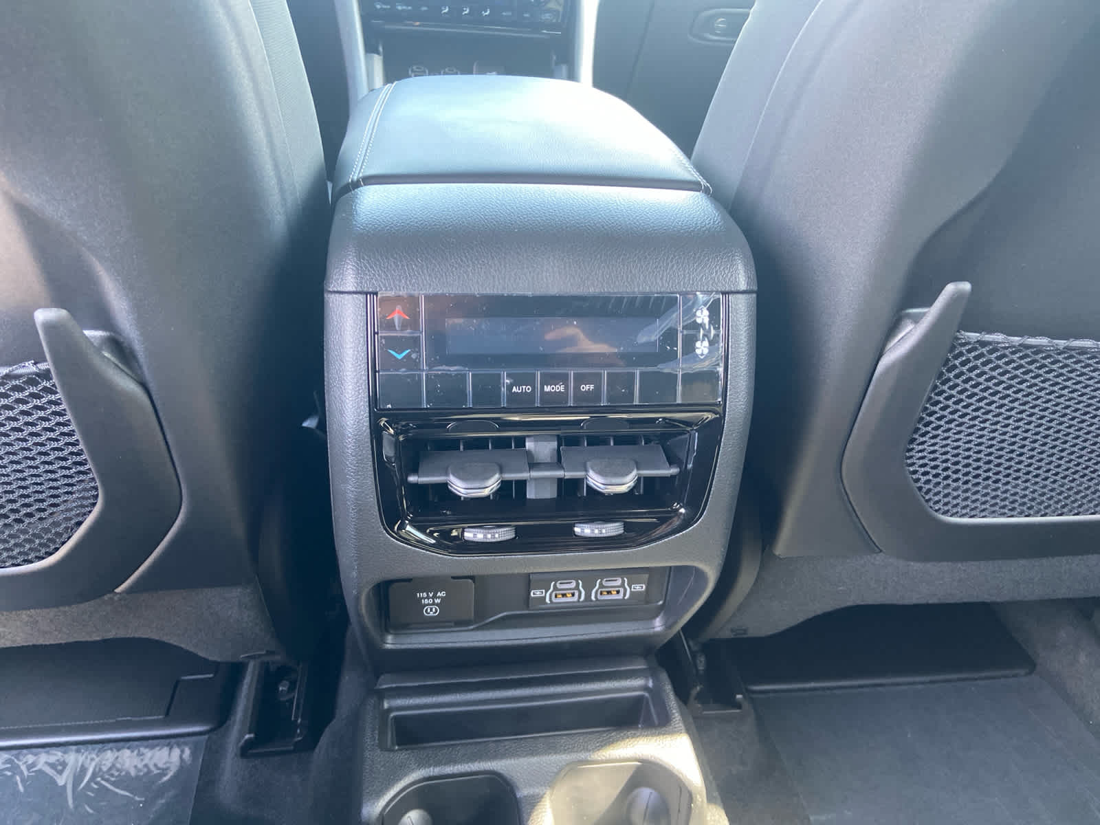 2025 Jeep Grand Cherokee Altitude photo 14