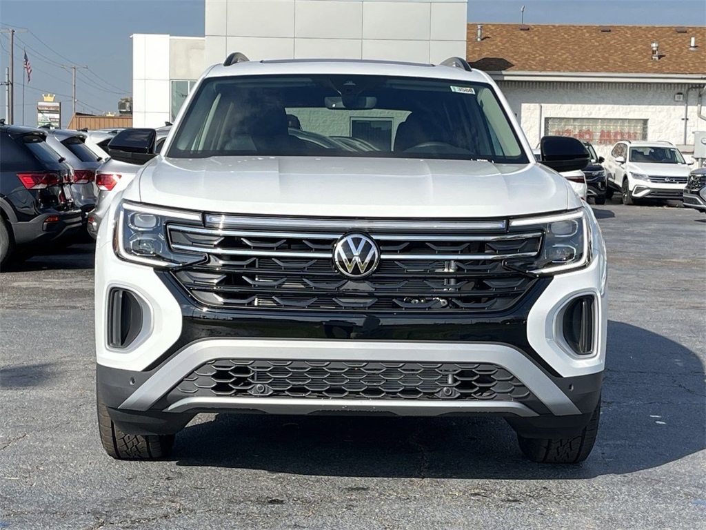 2025 Volkswagen Atlas Peak Edition photo 3