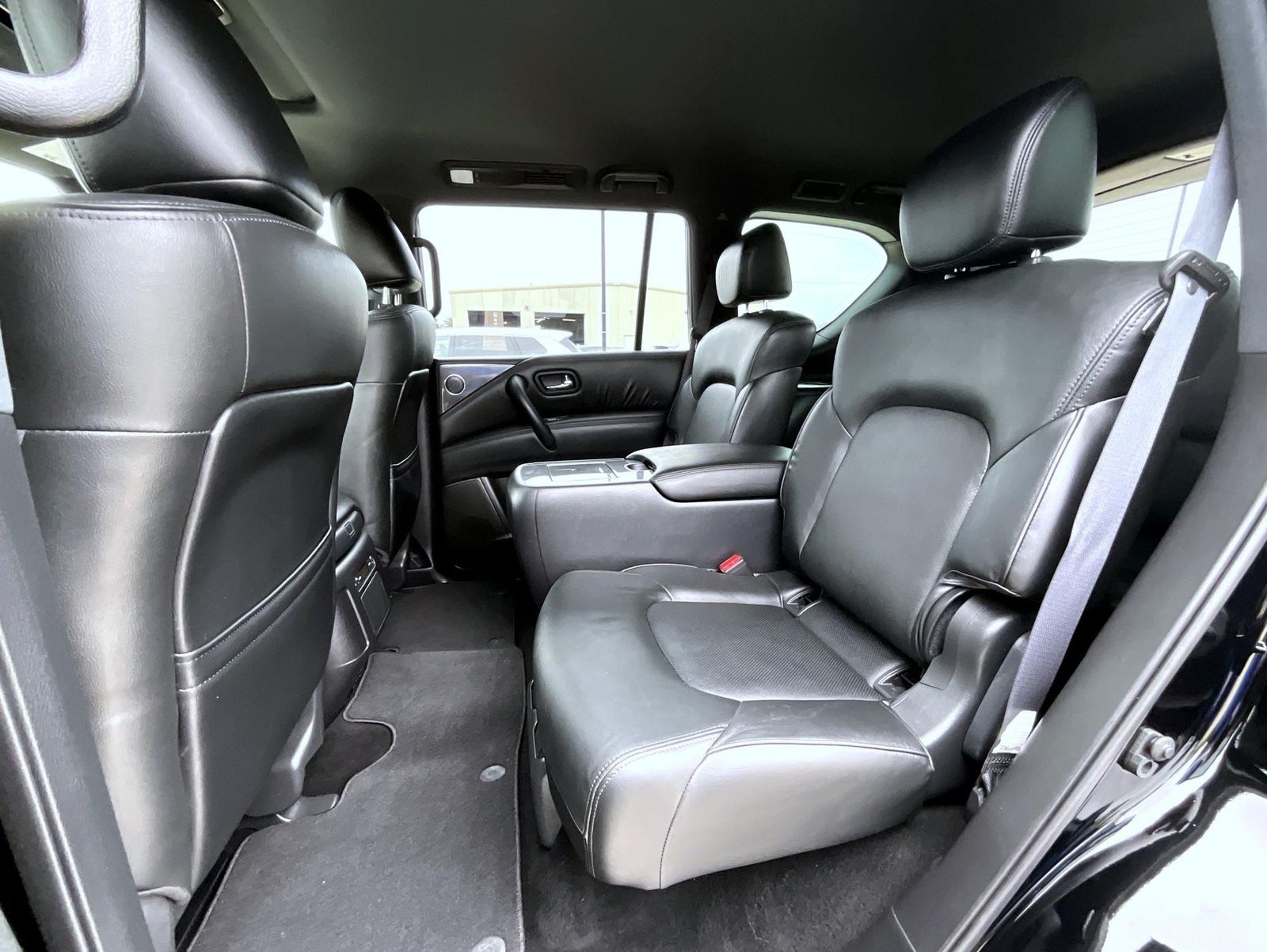 2022 Nissan Armada SL photo 18