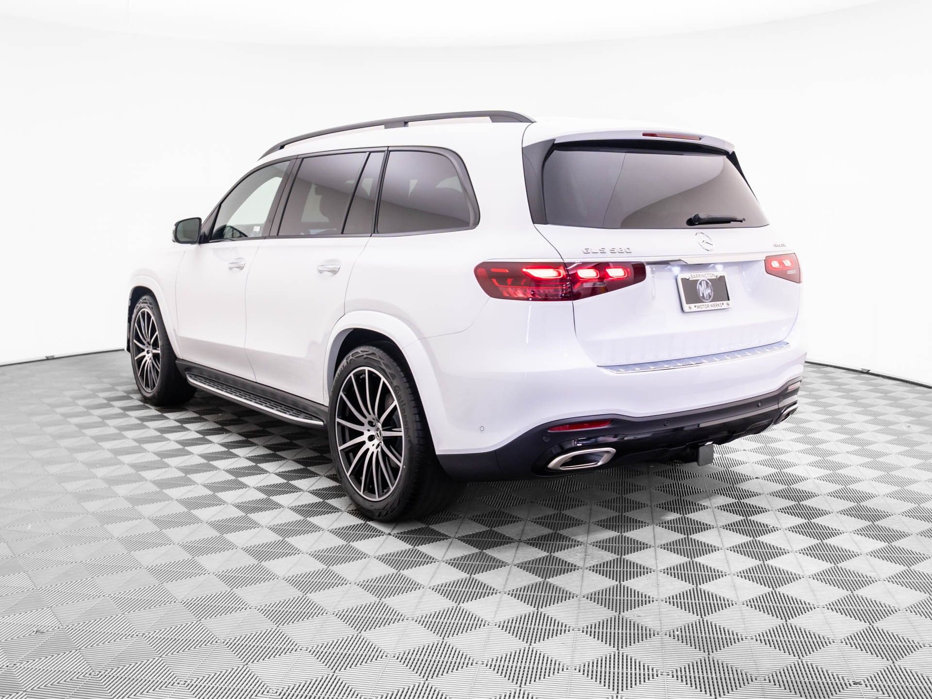2026 Mercedes Benz GLS 580 4MATIC photo 2