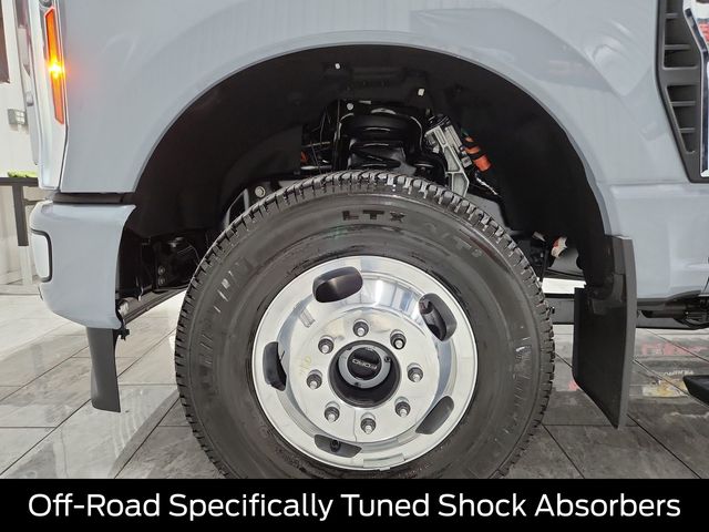 2026 Ford F-350 Platinum photo 2