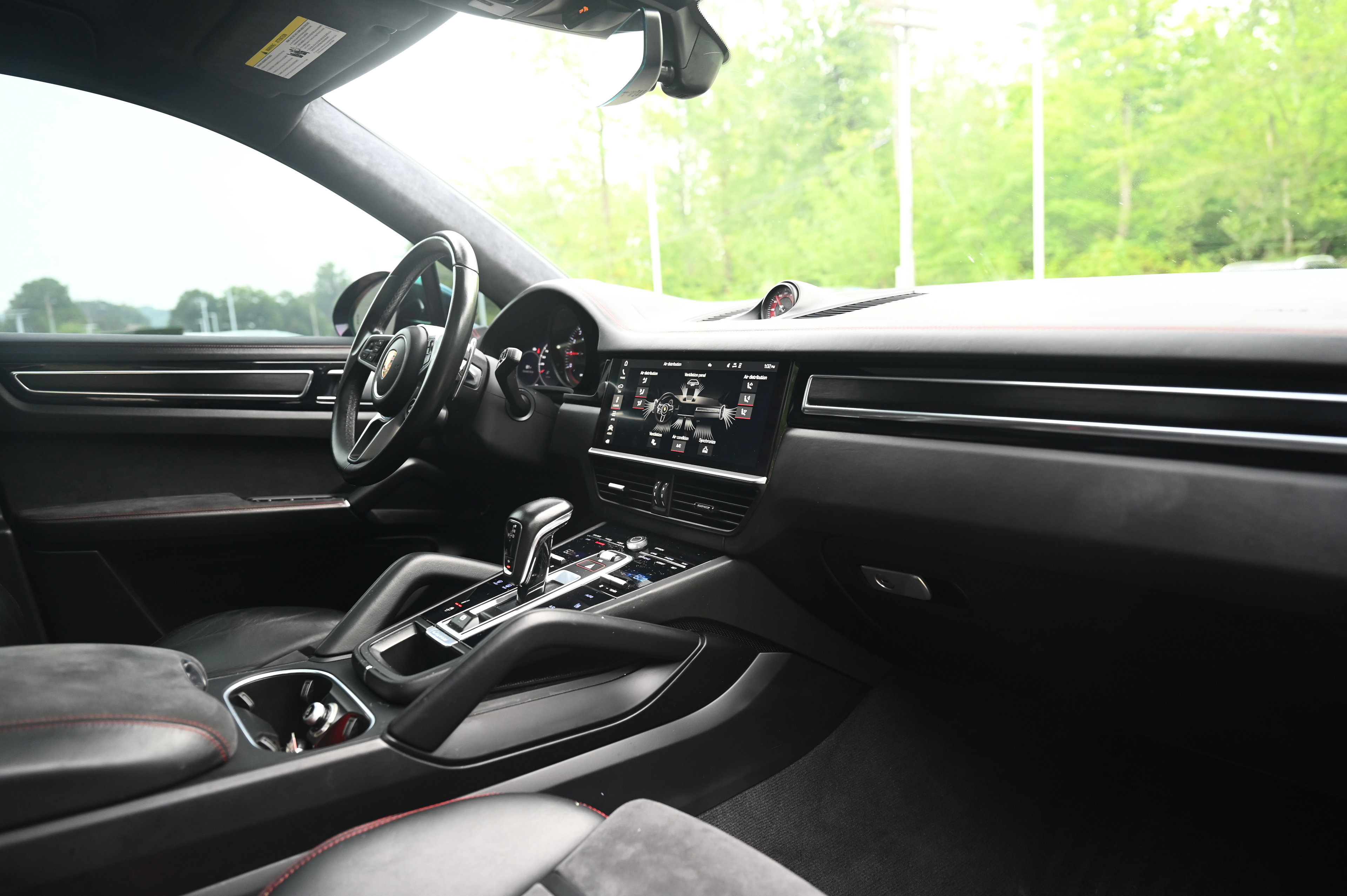 2021 Porsche Cayenne GTS Coupe photo 31