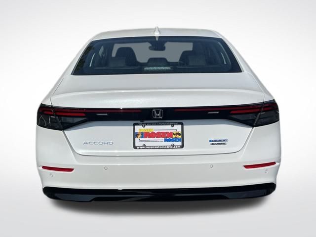 2025 Honda Accord Hybrid Touring photo 4
