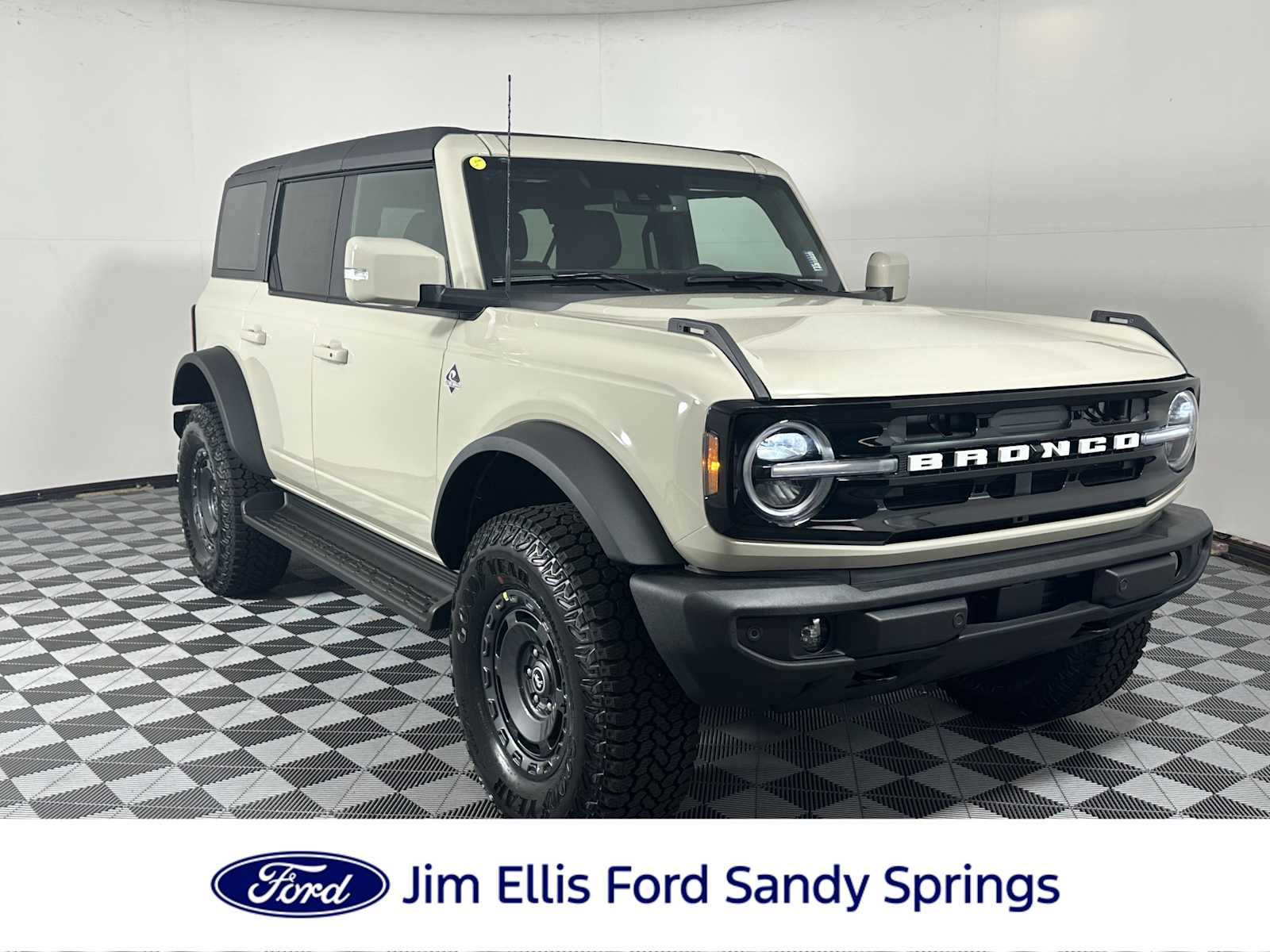 2025 Ford Bronco 4-Door Outer Banks's photo