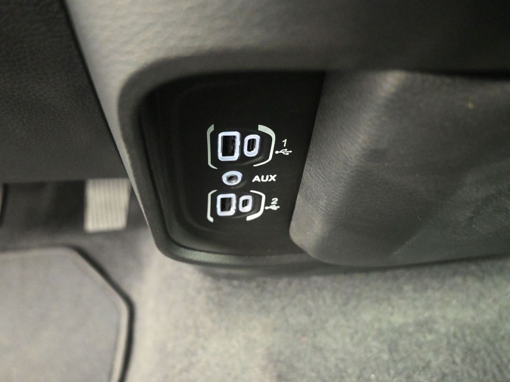 2025 Ram 1500 Tradesman photo 9