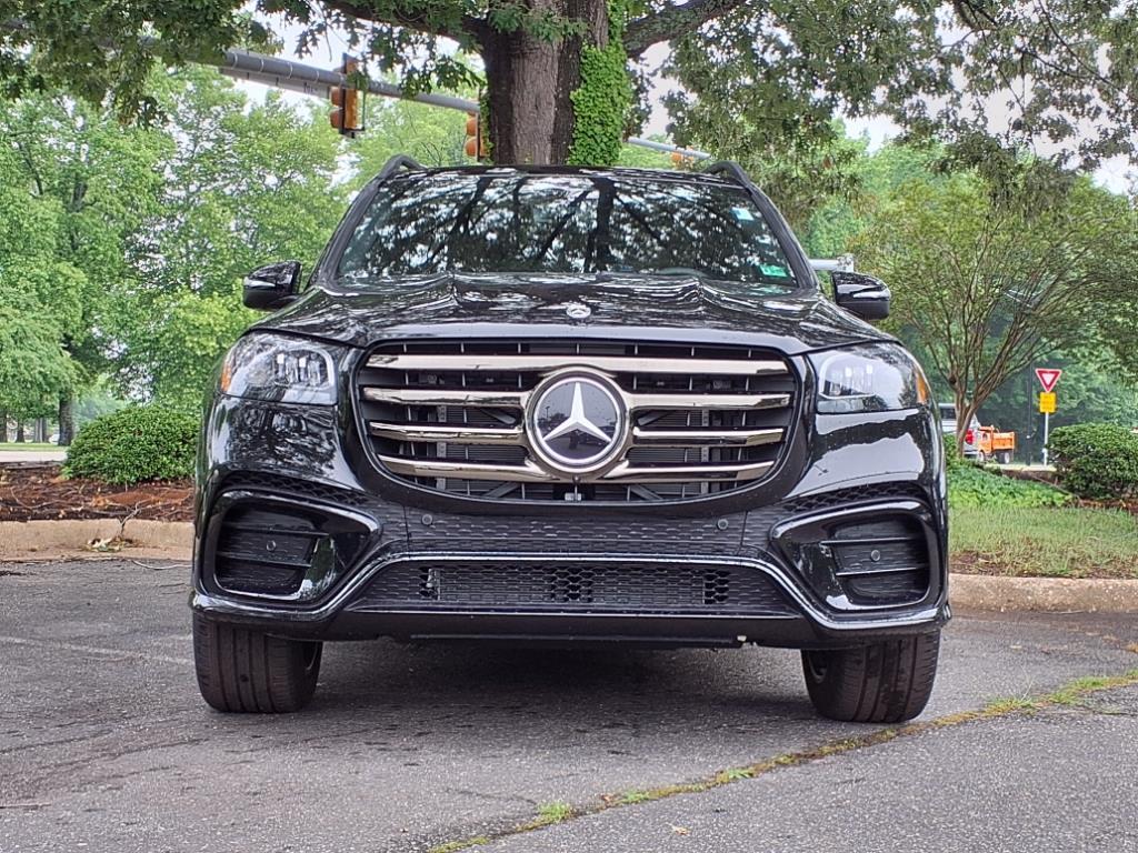 2025 Mercedes Benz GLS 450 4MATIC photo 3