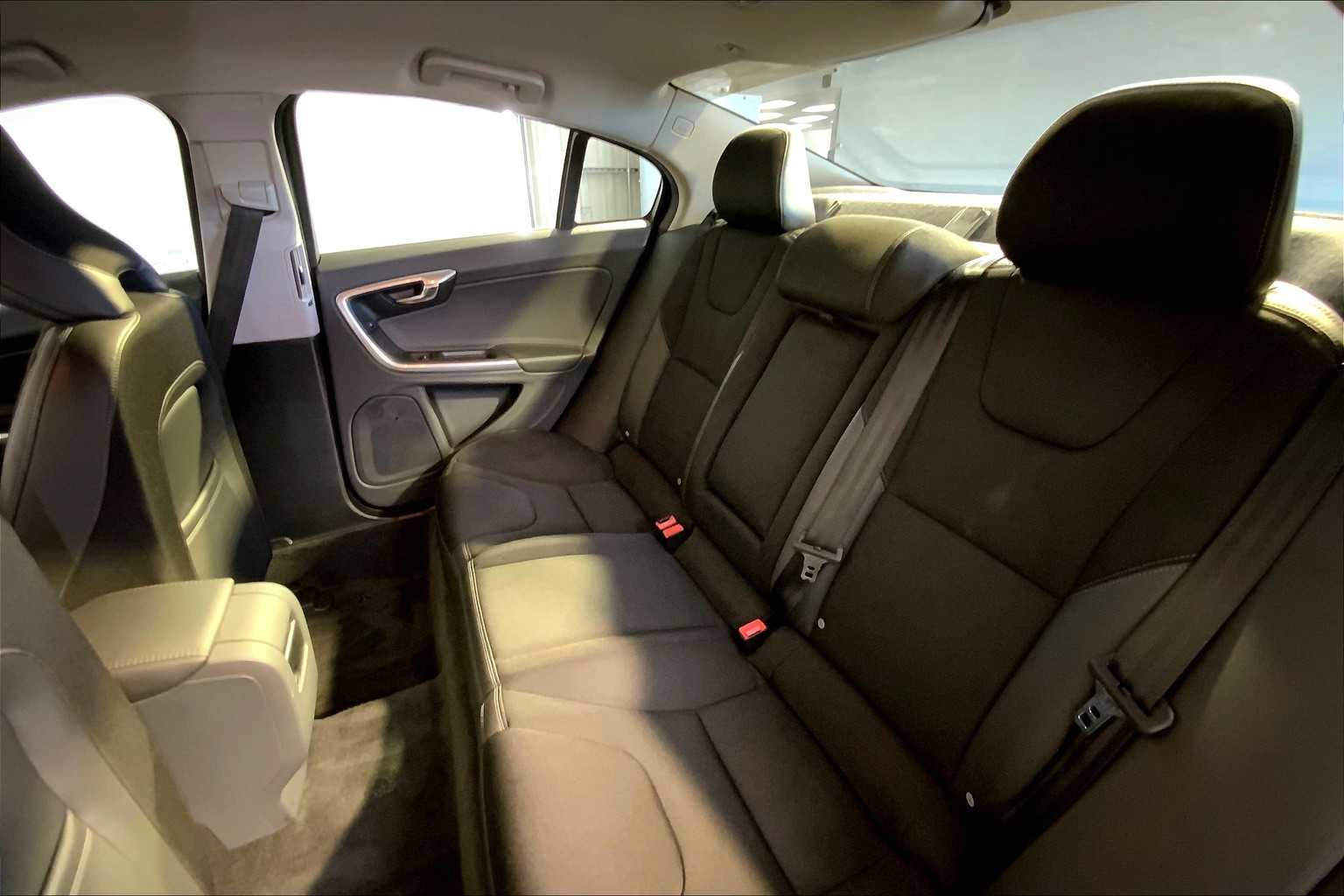 2015 Volvo S60 T5 Drive-E photo 19