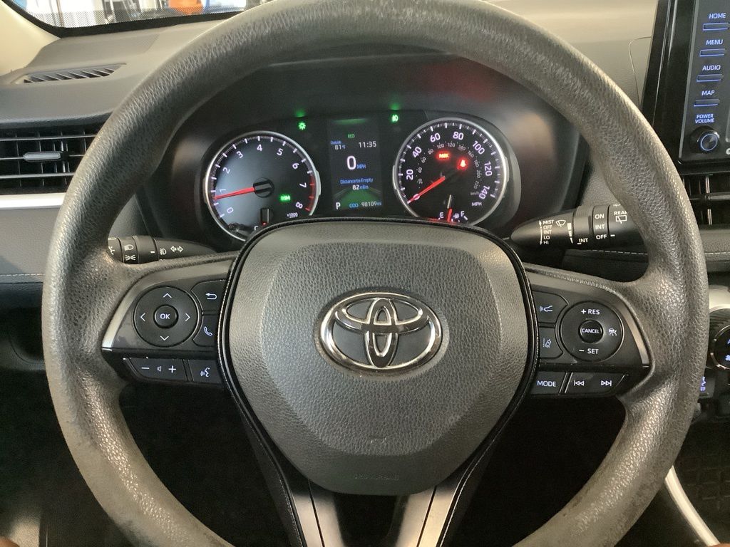 2020 Toyota RAV4 XLE photo 14
