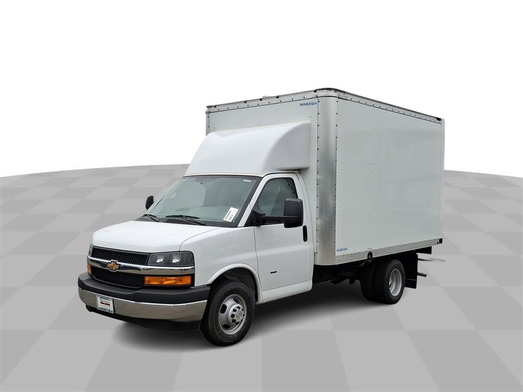 2024 Chevrolet Express Cutaway Base's photo