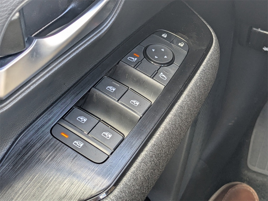 2025 Nissan Kicks SV photo 16