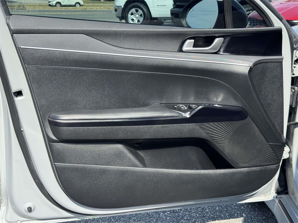 2022 Kia K5 GT-Line photo 26