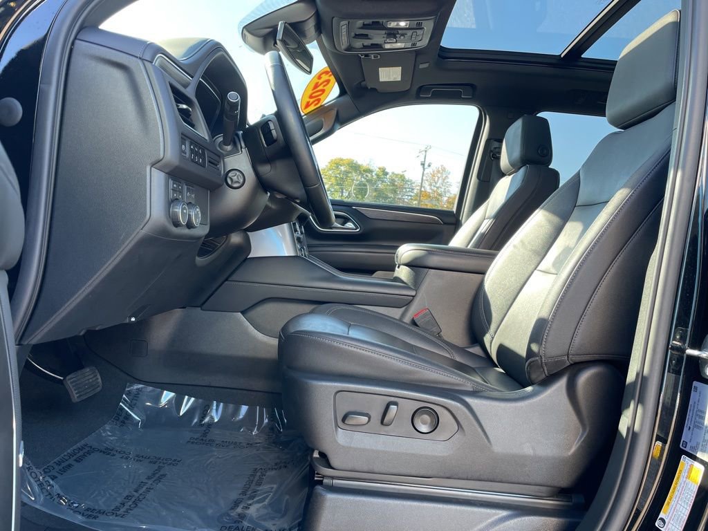 2023 Chevrolet Suburban Z71 photo 3