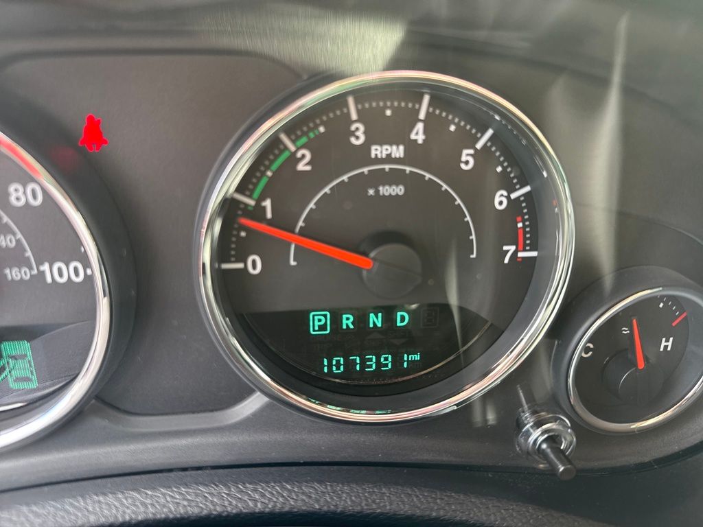 2015 Jeep Wrangler Unlimited Sahara photo 15
