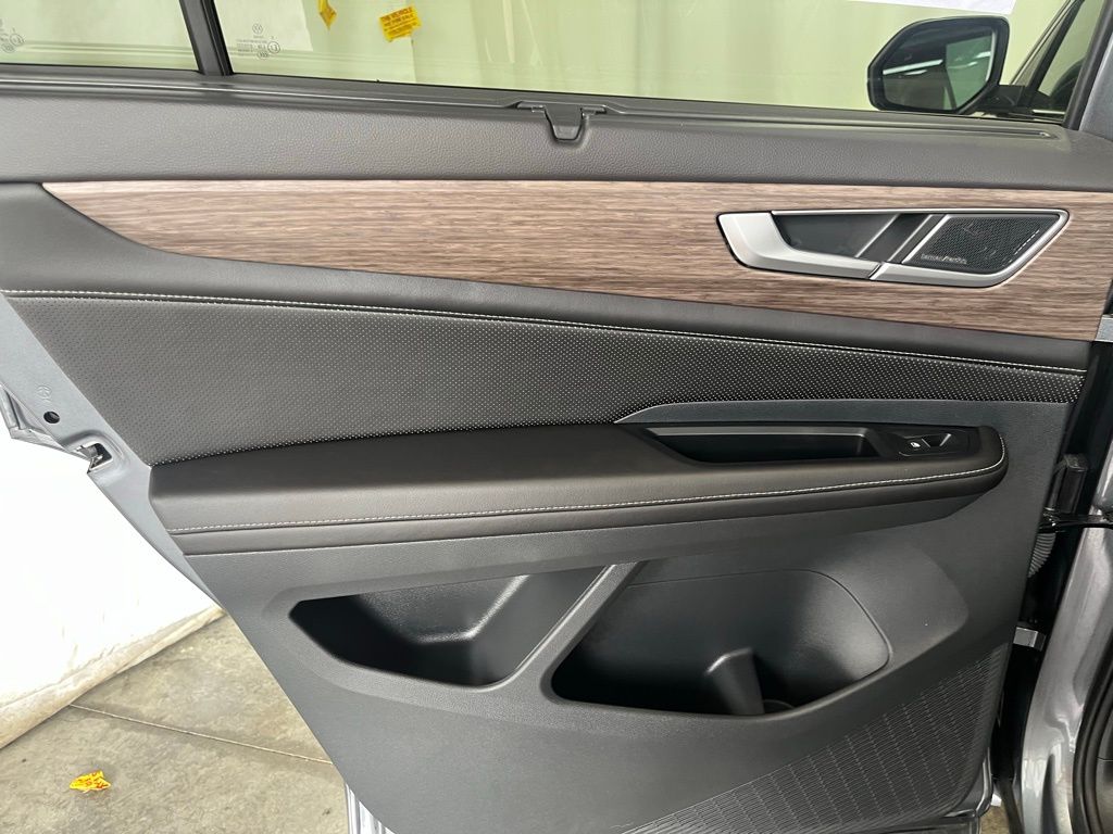 2024 Volkswagen Atlas SEL Premium R-Line photo 22